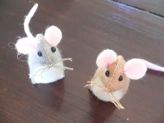 DIY Felt Mouse - FREE Sewing Pattern and Tutorial Felt Mice, Cute Mice, Mouse Crafts, Mouse House, Felt Mouse, Felt Patterns, Felt Craft, Felt Projects, Cute Mouse