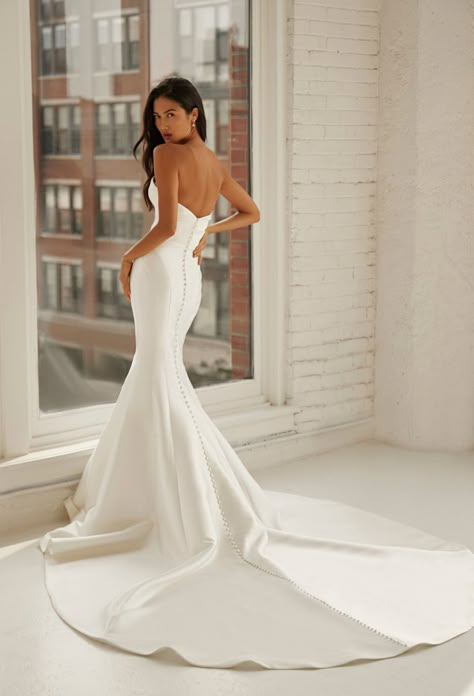 Form Fitting Elegant Wedding Dress, Classic Mermaid Wedding Dress Classy, Clean Fitted Wedding Dress, Satin Wedding Dress Fit And Flare, Simple Fitted Wedding Dress Classy, Satin Wedding Dress With Train, Simple Wedding Dress Sweetheart Neckline, Strapless Tight Wedding Dress, Classic Fitted Wedding Dress