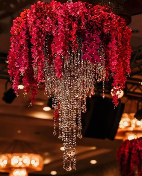 Sustainable Valentines, Ceiling Greenery, Flower Arrangements Spring, Red Wedding Decorations, Outdoor Christmas Decoration Ideas, Outdoor Decoration Ideas, Desi Wedding Decor, Dream Wedding Decorations, Wedding Planning Decor