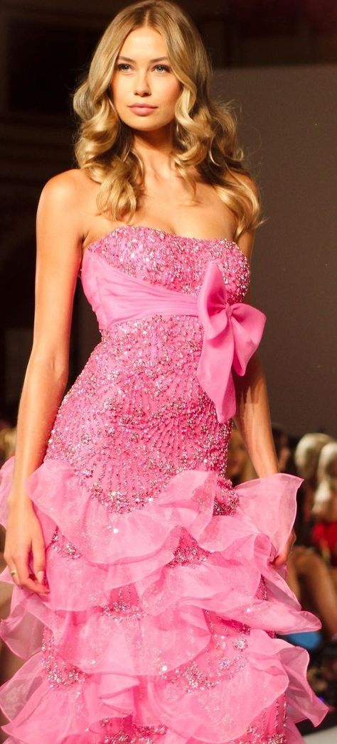 Fashion Fairytale, Prom Dresses Pink, School Dance Dresses, Perfect Dresses, Prom Inspo, Im A Barbie Girl, Fantasy Gowns, Dresses Pink, Dreamy Dress