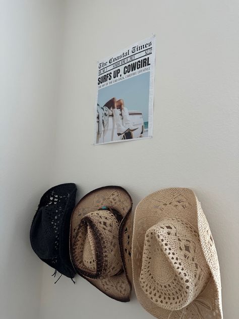 Surfer Cowgirl Room, Cowgirl Hats On Wall, Costal Western Bedroom, Coastal Western Home, Cowboy Hat Hanging Ideas, Cowboy Hat On Wall, Cowgirl Hat Wall, Clean Beachy Room, Modern Cowgirl Room