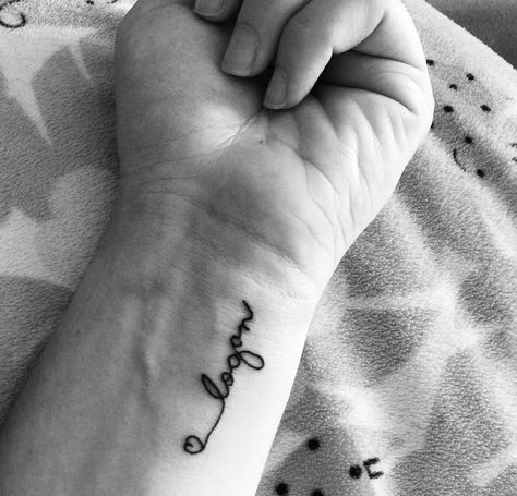 Wrist tattoo. Name tattoo Maiden Name Tattoos For Women, Maiden Name Tattoo, Name Tattoos For Girls, Small Name Tattoo, Tato Nama, Name Tattoo On Hand, Inner Wrist Tattoos, Tattoos On Wrist, Tattoos About Growth