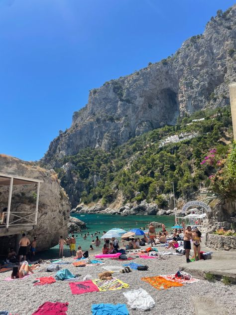 Capri Summer Aesthetic, Capris Italy, Capri Italy Aesthetic, Capri Aesthetic, Isle Of Capri Italy, Beach In Italy, Capri Beach, Coastal Italy, Capri Italia