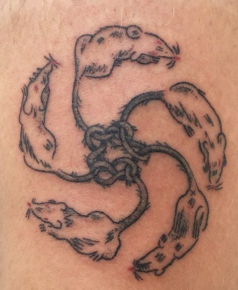 Funny Random Tattoos, Zoology Tattoo Ideas, Fursona Tattoo, 5 Inch Tattoo Ideas, Animal Jaw Tattoo, Pale Man Tattoo, Small Tattoo Doodles, Dhmis Tattoo, Macabre Tattoo Ideas