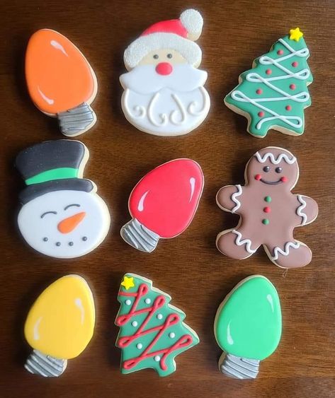 Round Christmas Cookies, Royal Icing Cookies Christmas, Christmas Cookie Designs, Cookie Decor Ideas, Iced Christmas Cookies, Diy Sugar Cookies, Royal Icing Cookies Recipe, Christmas Cookies Kids, Halloween Deserts