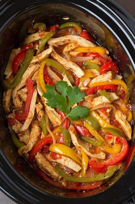 Healthy slow cooker chicken recipes prove that comfort food can be both healthy and easy to prepare! Plus tips for cooking your chicken in the crock pot. Resep Makanan Beku, Slow Cooker Chicken Fajitas, Easy Slow Cooker Chicken, Salt Grinder, Fajita Recipe, Fajita Seasoning, Healthy Slow Cooker, Crockpot Dishes, Cooking Classy