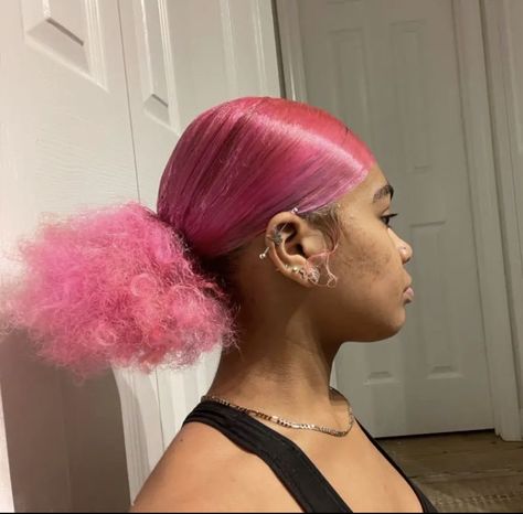 Pink Natural Hair Black Women, Pink Hair Curly, High Ponytail Ideas, Pink Natural Hair, High Ponytail Hairstyle, Hair Stripes, Ponytail Ideas, Diy Hairstyle, Girl Hair Colors