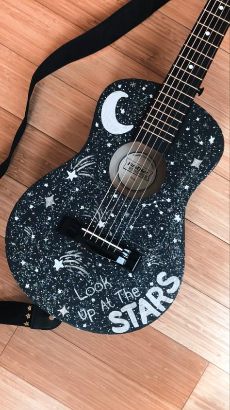 Guitar Art Diy, Arte Do Ukulele, Hand Painted Guitar, Gitar Vintage, Acoustic Guitar Art, Painted Ukulele, Ukulele Design, Painted Guitar, Guitar Artwork