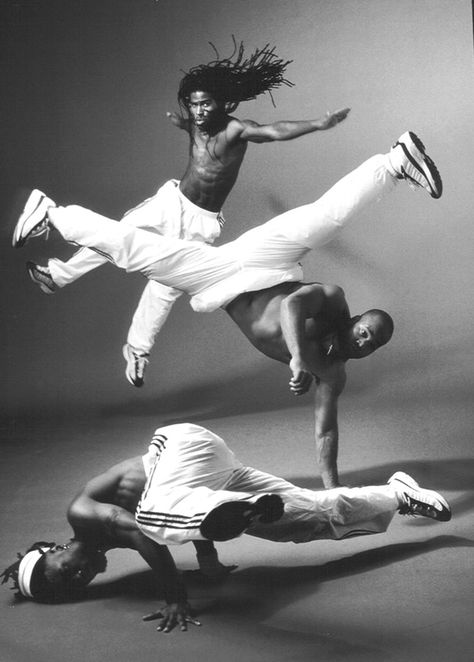 Hip-hop dancers from Rennie Harris Puremovement, Photo by Bob Emmott Darling Dance, Hip Hop Dance Moves, Bodies In Motion, Hip Hop Dancer, Art Of Dance, Dance Inspiration, Dance Like No One Is Watching, Photographie Portrait Inspiration, Dance Movement