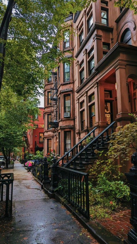 Brownstones In Brooklyn, Brooklyn In Fall, Nyc Brownstone Aesthetic, New York Beautiful Places, Brooklyn Brownstone Aesthetic, Park Slope Brownstone, New York City In Fall, Fall In New York City Aesthetic, New York Brooklyn Aesthetic