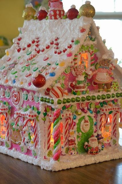 15 Amazing Gingerbread Houses - Just Short of Crazy Winter Torte, Gingerbread House Parties, Gingerbread House Designs, All Things Gingerbread, Gingerbread House Cookies, Gingerbread House Decorations, Candy House, Christmas Gingerbread House, Custom House