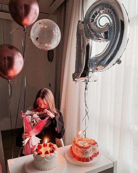 Birthday Party 19 Years, Happy Birthday 19 Years, Birthday Outfit 19, Birthday 19 Aesthetic, 19th Birthday Ideas Party, 19 Birthday Aesthetic, 19th Birthday Ideas Outfits, 19th Birthday Decorations, 19th Birthday Aesthetic