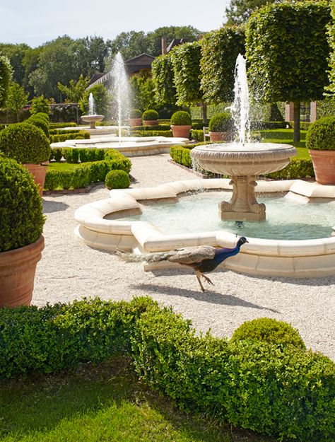 French Garden Design, Veranda Magazine, Boxwood Garden, French Style Homes, Formal Garden, Fountains Outdoor, Formal Gardens, French Garden, Garden Fountains