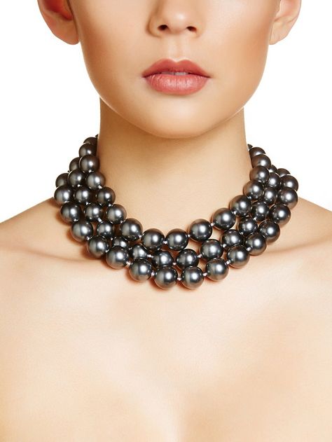 tahitians wearing black pearls | When and How to Wear Your Black Pearl Necklace - Pearls Only Black Pearl Necklace Outfit, Pearl Necklace Outfit, Pearl Outfit, Black Pearl Jewelry, Tahitian Pearls Jewelry, Rose Gold Bridal Earrings, Rose Gold Wedding Jewelry, Black Pearl Earrings, Necklace Outfit