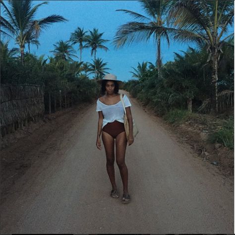 Aww…Solange Knowles Shares Pictures from Her Honeymoon in Brazil Solange Knowles Style, Solange Style, Honeymoon Pictures, Honeymoon Photos, The Last Laugh, Solange Knowles, Modern Muse, Married Woman, Wedding Photo Inspiration