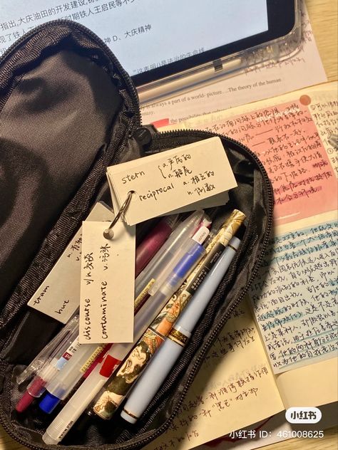 Pencil Case Essentials, Pencil Aesthetic, Pencil Case Aesthetic, Muji Stationery, Cool Stationary, College Motivation, Study Essentials, School Bag Essentials, Cool School Supplies