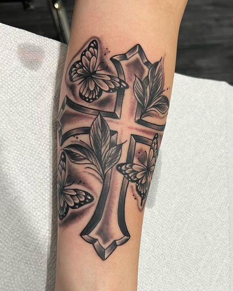 Cross Quote Tattoo, Tattoo Ideas Female Pictures, Barbed Wire Tattoo With Flowers, Cute Tattoos On Black Women, Female Tattoos Forearm, God Like Tattoos, Cross Shoulder Tattoos For Women, Gerber Daisy Tattoos For Women, Christianity Tattoos For Women