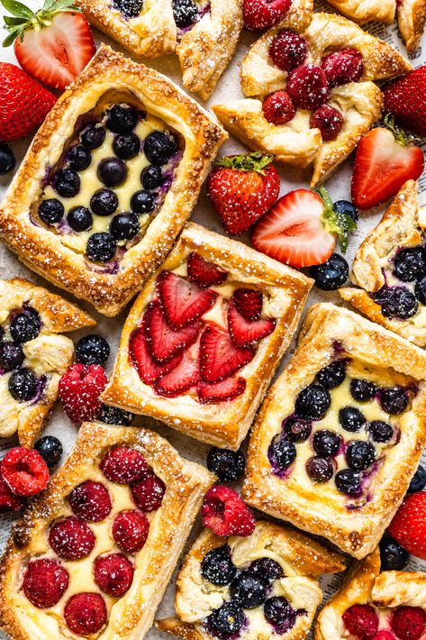 Cream Cheese Puff Pastry #puffpastry #pastry #creamcheese #cheesecake #dessert Pies And Tacos, Cream Cheese Puffs, Cream Cheese Puff Pastry, Puff Pastry Recipes Dessert, Cream Cheese Pastry, Puff Pastry Filling, Cheese Puff, Cream Cheese Danish, Puff Pastry Desserts