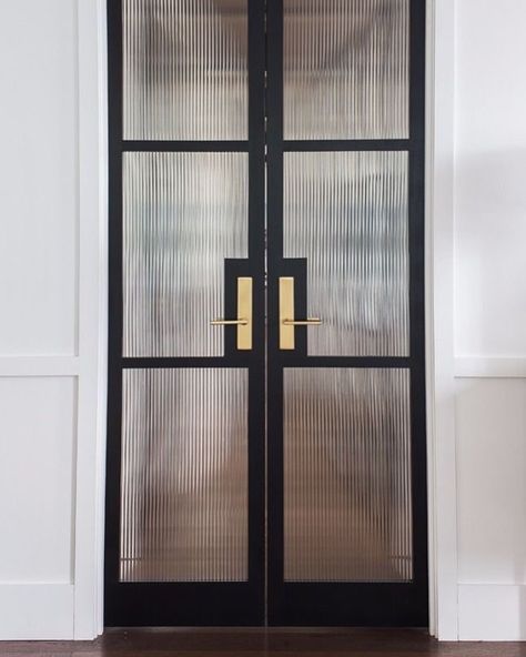 STUDIO BLACK INTERIORS on Instagram: “Black steel, fluted glass and brass fixtures 🙌. I love a good feature door. I’m one of those people who is forever pushing a pull door 😂⁣ ⁣…” Entryway Office Doors, Black Iron Door, Metal Door Interior, Modern Interior French Doors, Interior Metal Doors, Metal Door Design Modern, Iron Interior Doors, Barn Doors With Glass Panels, Metal Frame Door