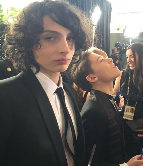 Finn Wolfhard and Noah Schnapp Finn And Noah, The Goldfinch, Finn Stranger Things, St Cast, Mike Wheeler, Stranger Things Stuff, Noah Schnapp, Cast Stranger Things, Stranger Things Cast