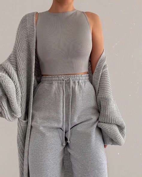 Comfy Basic Outfits, Casual Outfits Summer Comfy, Comfy Style Outfits, Comfy Cozy Outfits, Cute Basic Outfits, Grey Outfits, Cute Outfits With Shorts, Cute Lazy Outfits, Grey Outfit