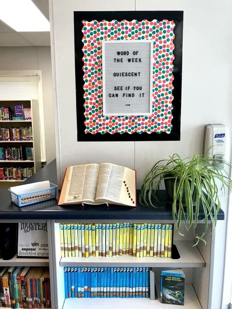 patron who can define word upon checkout get ???? One School One Book, Librarian Decor, Elementary Library Decor, Public Library Ideas, High School Library Ideas, School Library Book Displays, School Library Decor, Dictionary Skills, Middle School Library