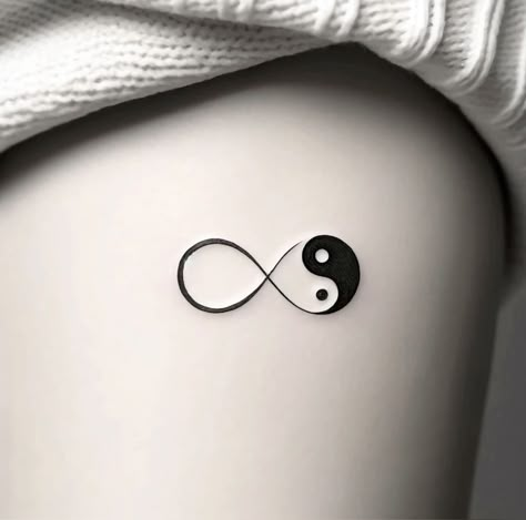 Tattoo Designs Yin Yang, Ying Yang Bestie Tattoo, Tattoo Ideas Female Ying Yang, Ying Yang Infinity Tattoo, Yin Yang Infinity Tattoo, Infinity Yin Yang Tattoo, Yin Yang Hand Tattoo, Yin Yang Art Tattoo, In Yang Tattoo