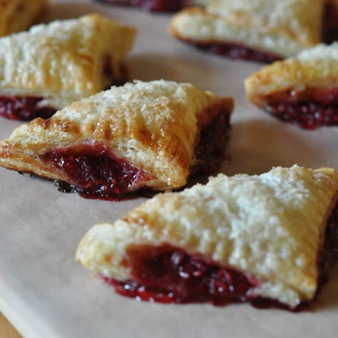 Recipe—Raspberry Turnovers Raspberry Turnovers, Sweet Puff Pastry Recipes, Sweet Puff Pastry, Puff Pastry Recipes Dessert, Pastries Recipes Dessert, Turnover Recipes, Raspberry Desserts, Puff Pastry Desserts, Raspberry Recipes