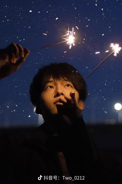 Fireworks Reference, Fireworks Portrait, Air Perspective, Holding Sparkler, Firework Photography, How To Draw Fireworks, Fireworks Photography, Male Portrait Poses, Nostalgic Aesthetic