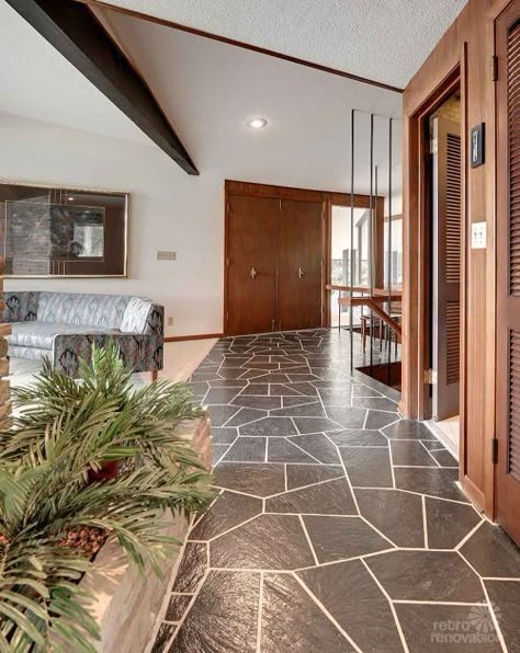 Stunning, spectacular 1961 mid-century modern time capsule house in Minnesota -- 66 photos! - Retro Renovation Mid Century Modern Flooring, Trendy House, Mid Century Homes, Mid Century Modern Interior Design, Modern Flooring, Retro Renovation, Mid Century Architecture, Mid Century Modern Kitchen, Mid Century Modern Interiors