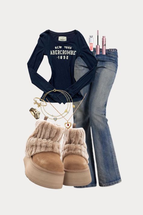 Cold Weather Outfits Flare Jeans, Cool Chill Outfits, Mall Outfits Winter, Outfit Ideas With Uggs Boots, Cute Outfit Inspo For School Winter, Winter Outfit Pants, Fall Sweats Outfits, Flared Outfit Jeans, Y2k Long Sleeve Outfit