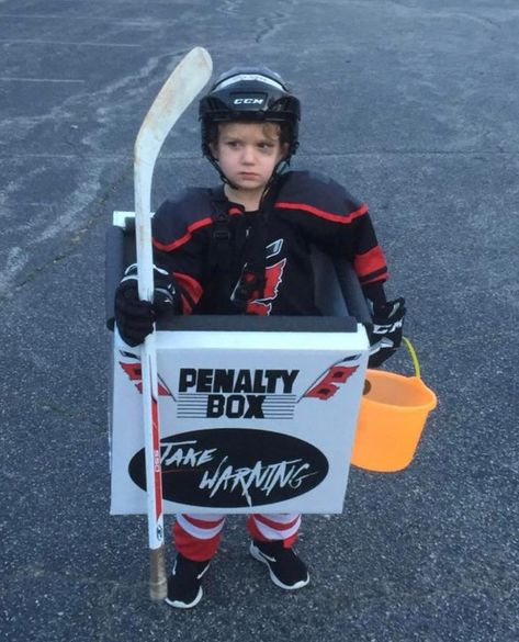 Hockey Halloween Costume, Hockey Player Costume, Hairstyles For Balding Men, Balding Men, Hockey Halloween, Kids Olympics, Card Costume, Fun Halloween Party Games, Hockey Room