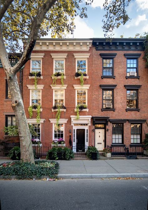 Orange Brick Houses, Renovation Facade, City Townhouse, Veranda Design, New York Townhouse, Townhouse Exterior, Apartment Exterior, Town Houses, Row Houses