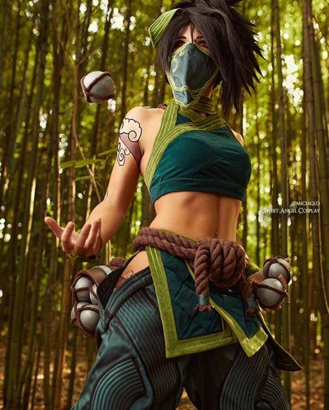 These are my main League of Legends cosplays. All of them are handmade from the fabric to the props and wigs ✨️ Which one is the best in your opinion and why? Akali (default skin) Riven (awaken cinematic skin) Katarina (sandstorm skin) Photos by @azproductioncosp #leagueoflegends #leagueoflegendscosplay #akali #riven #katarina #lolcosplay N Cosplay, Akali Lol, Cosplay Lol, Lol Cosplay, Cosplay League Of Legends, Akali League Of Legends, Hinata Cosplay, Photography Funny, Cosplay Photography