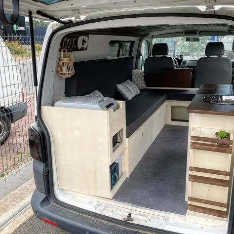 Toyota Hiace Campervan, Kombi Food Truck, Hiace Camper, Kangoo Camper, Minivan Camper Conversion, Campervan Bed, Minivan Camper, Custom Camper Vans, Auto Camping