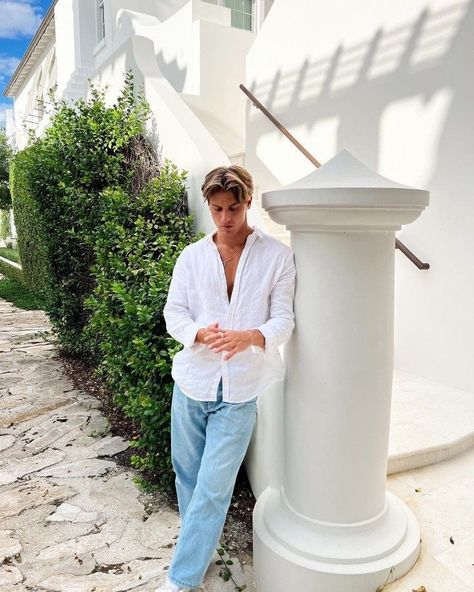 Linen Shirt Outfit, Men Linen Shirt, Spiritual Fashion, Mens Summer Outfits, Classy Outfits Men, Italy Outfits, Men Stylish Dress, Guys Clothing Styles, Linen Shirt Men