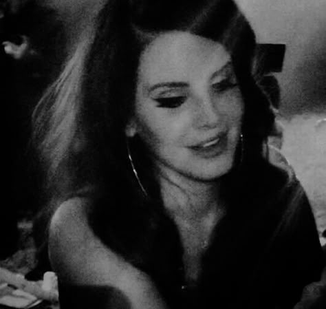 Lana Del Rey Pfp Black And White, Lana Del Rey Aesthetic, Rey Aesthetic, Lana Del Rey Love, Lana Del Rey Vinyl, Lana Rey, Elizabeth Grant, Lizzy Grant, Other Mothers