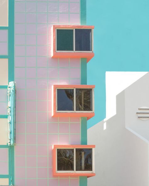 Pastel Retro Aesthetic, Pastel Architecture, Miami 80s, Art Deco Miami, Miami Architecture, Art Deco Aesthetic, Miami Art Deco, 강아지 그림, Deco Architecture