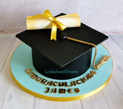 Graduation Cap Cake, Cap Cake, Graduation Desserts, Graduation Party Cake, Blackberry Cake, Pear Cake, Hat Cake, Magic Cake, Graduation Hat