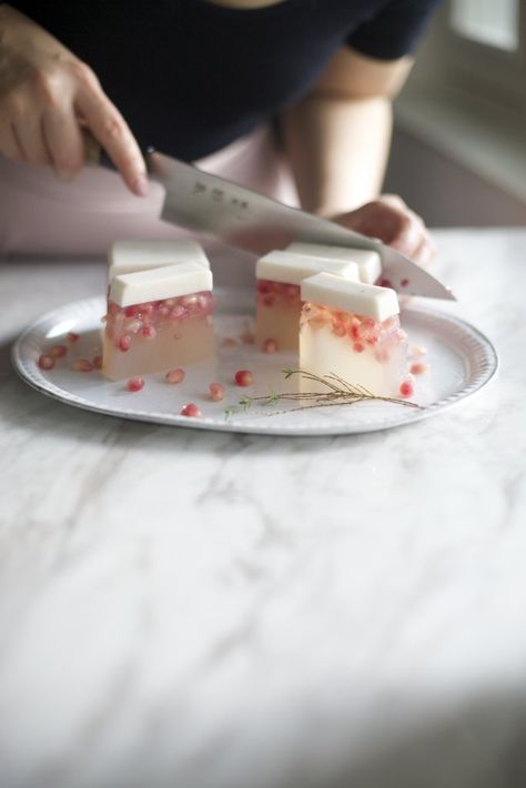 #SLOWLIFE: TRIO OF VEGAN JELLY CAKES #FINESTXMASMOMENTS — S L O W H O U S E Vegan Jelly Cake, Vegan Jello, Champagne Jelly, Vegan Jelly, Jelly Cake, Vegan Cake Recipes, Pomegranate Seeds, Vegan Diet, Vegan Cake