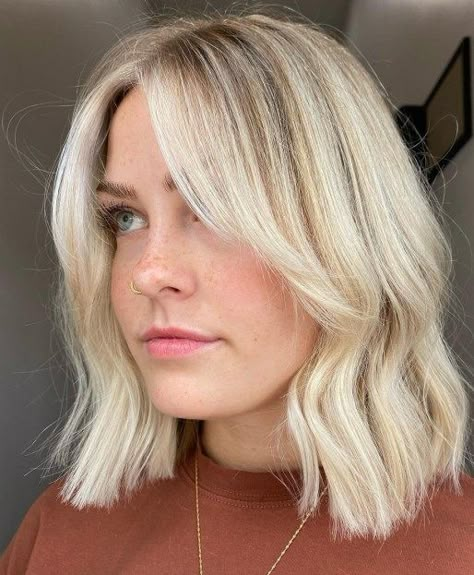 Short Bob with Long Curtain Bangs Bob Long Bangs, Bob 2023, Longbob Hair, Trendy Curtain Bangs, Bangs Ideas, Trendy Bob Hairstyles, Hair 2022, Hair Adviser, Bob Hairstyles With Bangs