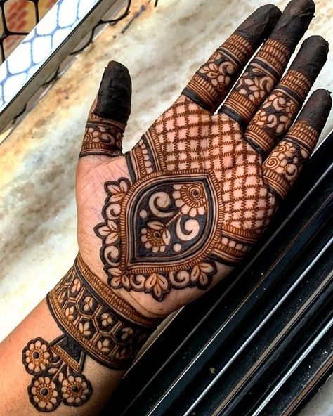 Mehndi Designs Latest, Front Hand Mehndi Design, Front Hand Mehndi, Palm Mehndi Design, Mehndi Designs Simple, Hand Mehndi Design, Simple Mehndi Design, Mehndi Designs Bridal Hands, Mehndi Designs For Kids