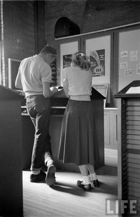 teenagers, bobbysoxer, ca. 50's. 50s Love Aesthetic, 50s Couple, 1950s Couple, 50s Love, 1950s Love, 40s Aesthetic, Old Vibes, 50s Aesthetic, Old Fashioned Love