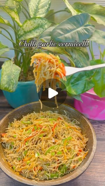 For_kandknife on Instagram: "Chilli garlic Vermicelli…
So so good !!!!

A healthier option instead of noodles..

#vermicelli #chilligarlic #spicy #healthy #easyrecipes #poundthegarlic #chillies🌶 #summermeals #light #healthyfood #homesweethome #cookwithlove #kolkatadiaries #kolkatabuzz #kolkatagram #foodforfoodies #foodblogger #recipeoftheday #palskitchen #palsapproved💯 #for_kandknife" Noodles Vermicelli, Vermicelli Recipes, Pulao Recipe, Vermicelli Noodles, Ramen Noodles, Healthy Options, Recipe Of The Day, Summer Recipes, Food Blogger