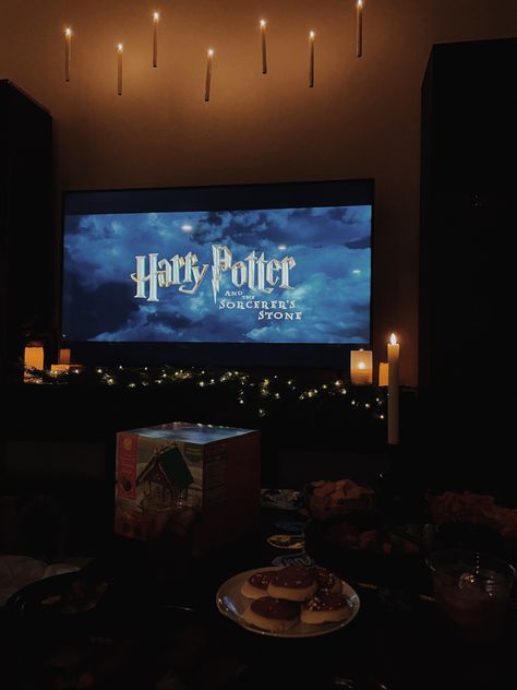 Cozy Tv Aesthetic, Movie Night Harry Potter, Winter Movie Night Aesthetic, Harry Potter Movies Aesthetic, Harry Potter Night Aesthetic, Harry Potter Movie Marathon Aesthetic, Winter Movies Aesthetic, Harry Potter Marathon Aesthetic, Cozy Harry Potter Aesthetic