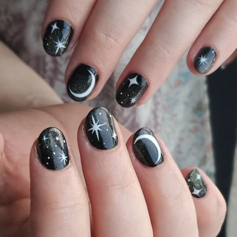 Witchy Gel Nail Designs, Goth Nail Art Short Nails, Short Gothic Acrylic Nails, Moon Design Nails Simple, Short Nail Moon Designs, Space Gel Nail Designs, Witchy Nail Art Short Nails, Short Nail Designs Witchy, Moon And Stars Nail Art Simple