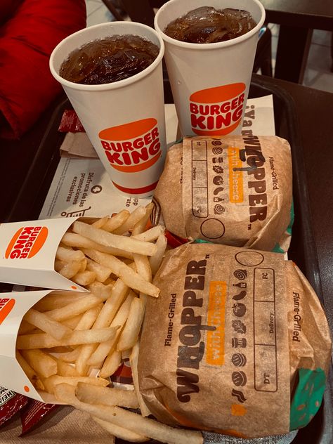 Zesty Sauce Burger King, Burger King Snapchat Story, Burger King Costume, Burger King Snap, Burger King Aesthetic, Aesthetic Burger, Burger King Burger, Burger King Zesty Sauce, Burger King Crown