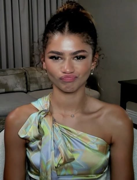 Mode Zendaya, Estilo Zendaya, Zendaya Hair, Zendaya Outfits, Look Winter, Zendaya Style, Zendaya Coleman, Beautiful Style, It Girls