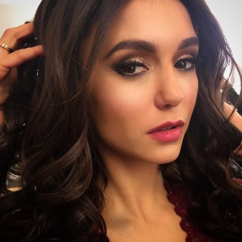 Nina Dobrev Makeup, Vampire Diaries Makeup, Nina Dobrev Hair, Masquerade Makeup, Katherine Pierce Outfits, Brown Eyes Pop, Nina Dobrev Style, Katerina Petrova, Vampire Makeup