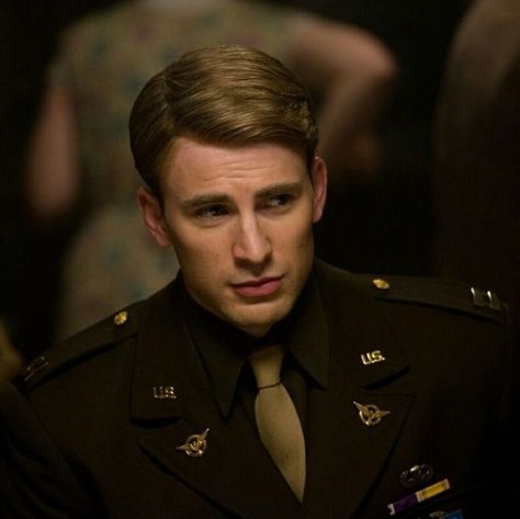 Chris Evans Girlfriend, Chris Evans Tumblr, Chris Evans Beard, Chris Evans Shirtless, Chris Evans Funny, Toni Stark, Captain Rogers, Steven Grant Rogers, Avengers Pictures